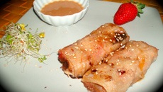 Nems de printemps aux fraises, asperges et fromage de chèvre