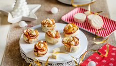 Roses feuilletées à la Rigotte de Condrieu AOP