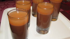 Panna cotta au chocolat et sa gelée au pamplemousse rose