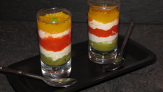 Verrines de crème de chèvre aux trois poivrons