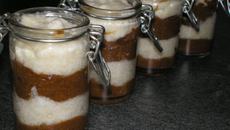 Duo de mousses chocolat-poire en verrine