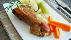 Cuisse de poule confite façon pot-au-feu