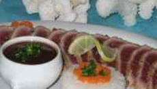 Mi-cuit de filet de thon rouge en habit de coco