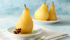 Poires pochées au thé