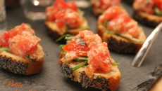 Crostinis aux tomates et pesto