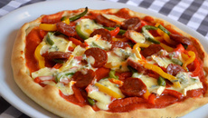 Pizza pepperoni au chorizo et Cambozola