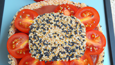 Tomate de France en croûte de sésame