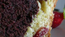 Cake marbré chocolat / fraises séchées