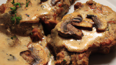 Escalope de veau rhabillée pour l'hiver en fourrure de chèvre