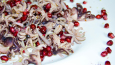 Bébés poulpes au sumac et mélasse de grenades