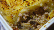 Parmentier de champignons et oignons nouveaux