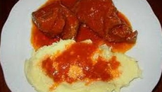 Bœuf à la sauce tomate (Kokinisto)