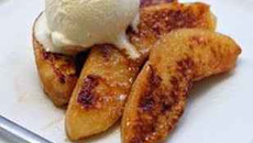 Coings poêlés, glace au romarin