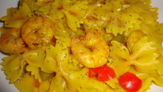 Farfalles aux crevettes et poivrons