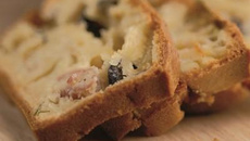 Cake au jambon cru et Valençay AOP