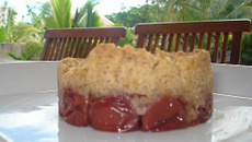 Crumble aux cerises et à la poudre de noisettes
