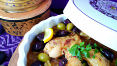 Tajine de poulet au citron confit et aux olives violettes