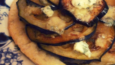 Tarte fine à l'origan, aux aubergines et au roquefort