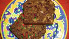 Cake aux dattes, noix et café