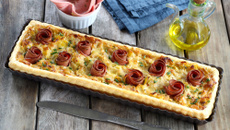 Quiche rectangle aux poireaux et à la mortadelle Halal Isla Délice
