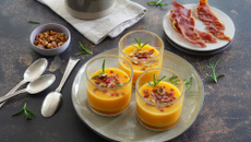 Verrines de velouté de butternut au jambon croustillant