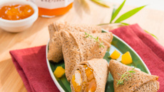 Crêpes façon samossas de poulet à la confiture d'abricots