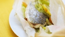 Papillote de bar aux petits légumes