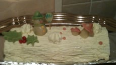 Bûche au chocolat blanc et mousse de framboises