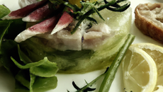 Rillettes de hareng et jambon de la Manche, beurre de citron vert, salicornes et jeunes pousses