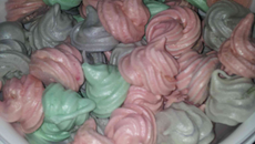 Meringues multicolores