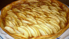 Tartes aux pommes avec compote de poire au caramel