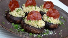 Champignons farcis au risotto, chèvre et chorizo
