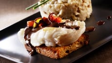 Lotte sur canapé d'épices et purée très parfumée