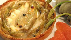 Tarte aux asperges sauvages et amandes fraiches