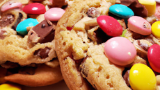 Cookies aux Smarties et Kit Kat