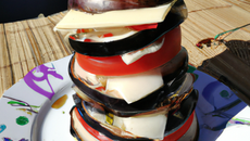 Mille-feuille d'aubergines tomates et mozzarella