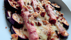 Gratin d'aubergine au jambon de Parme et noix de pécan