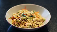 Wok de dinde au curry et nouille chinoise