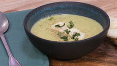 Velouté froid de reblochon aux courgettes