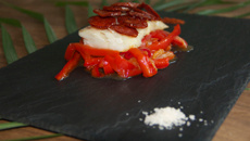 Dos de cabillaud, chips de chorizo et son confit oignons-poivrons