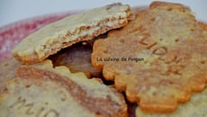 Biscuit aux amandes, poudre de combava et cacao