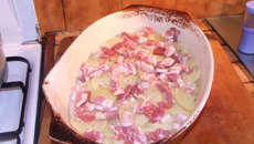 Gratin de pommes de terre au lardons et fromage