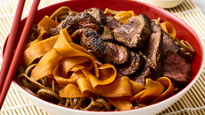 Bœuf façon thaï, nouilles soba