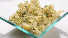 Semoule express aux herbes fraîches