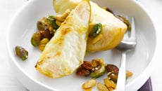 Poire gratinée au Comté et fruits secs caramélisés au miel façon 'mendiants'