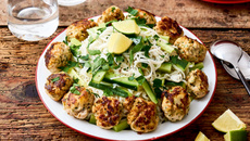 Boulettes de porc, nouilles de riz