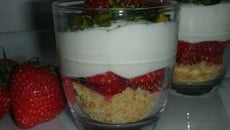 Verrines légères de fraises et mousse de fromage blanc