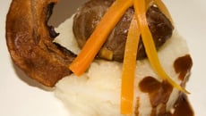 Joues de porc, purée de navets