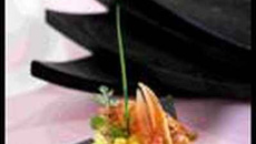 Queues de langoustines rôties, chou frisé glacé