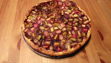 Tarte à la rhubarbe et aux fruits rouges